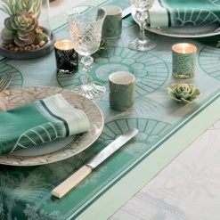 Garnier Thiebaut Chemins De Table Chemin De Table Antitache Déperlant Vert 54X180 -Tabliers et torchons Soldes chemin de table antitache deperlant vert 54x180 3