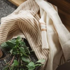 Gabrielle Paris Tabliers Et Torchons Torchon En Lin Lavé Larges Rayures Beige/blanc 45x70 8 Gabrielle Paris Tabliers Et Torchons Torchon En Lin Lavé Larges Rayures Beige/blanc 45x70 -Tabliers et torchons Soldes torchon en lin lave larges rayures beige blanc 45x70 4